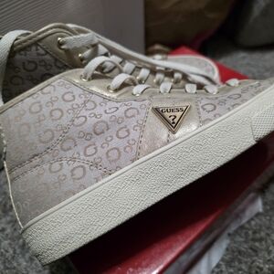 GUESS Women's Cream and Gold High-Top Sneakers Kenzee2